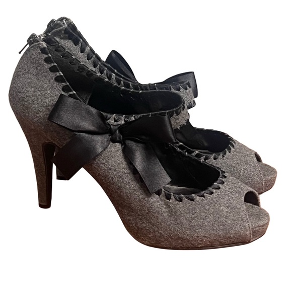 Velvet Heart Glynis Gray Peep-Toe Heels with Black Bow Size 10 - Picture 1 of 9